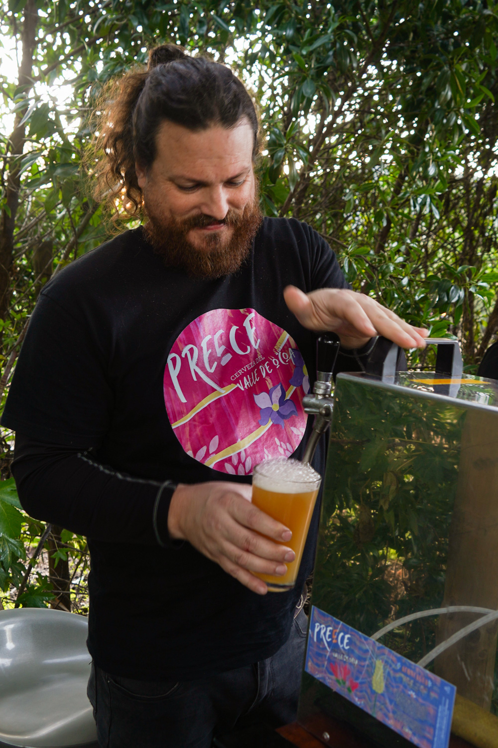 Juanfra sirviendo cerveza Preece de barril